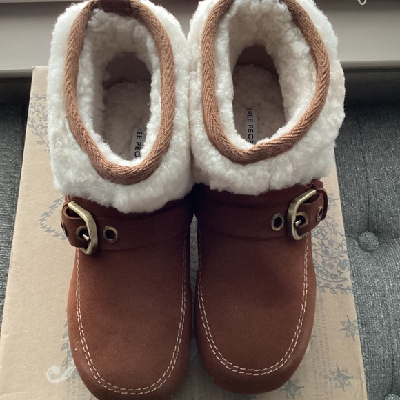 Free People Oak Genuine Shearling Clog Boot (Women) 6.5M - Picture 13 of 13